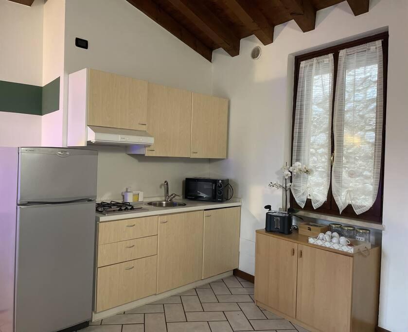 Incantevole Appartamento Moniga del Garda Exterior foto